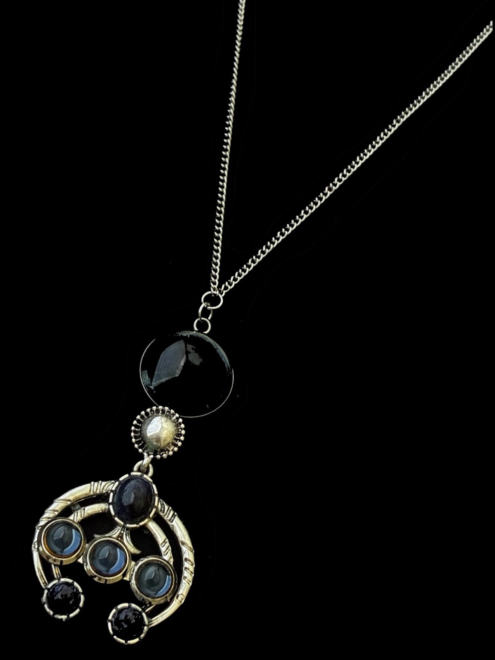 AcidMatt™ Silver-Tone Deep Blue Stone Ornate Pendant Necklace
